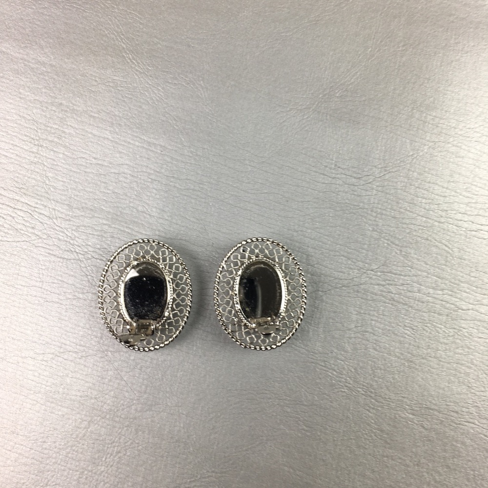 Whiting and Davis vintage silver cameo earrings - Picture 6 of 10